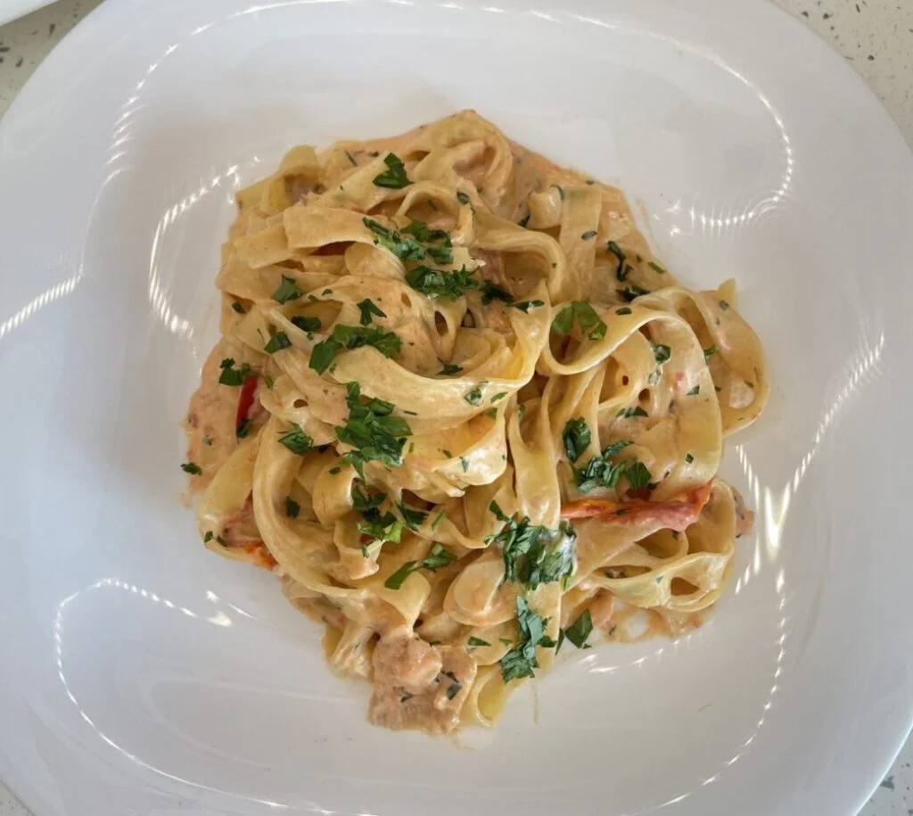 Tagliatelle cu Somon Afumat