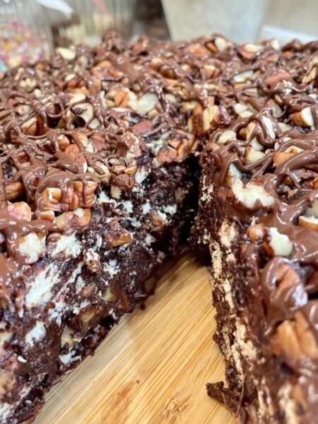 Tort de Biscuiti cu Nuci si Ciocolată